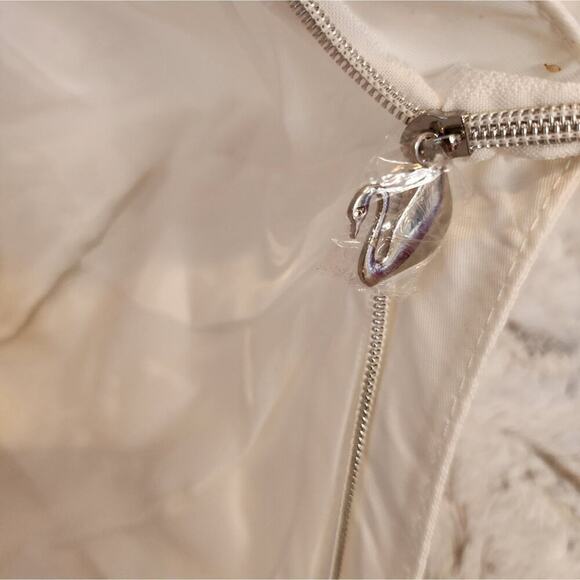 SWAROVSKI WHITE FOLD OUT BAG NWOT - Picture 6 of 7